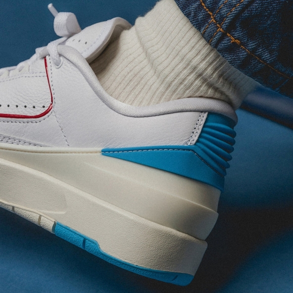 Women's Air Jordan 2 Retro Low 'UNC to Chicago' - Picture 5 of 16